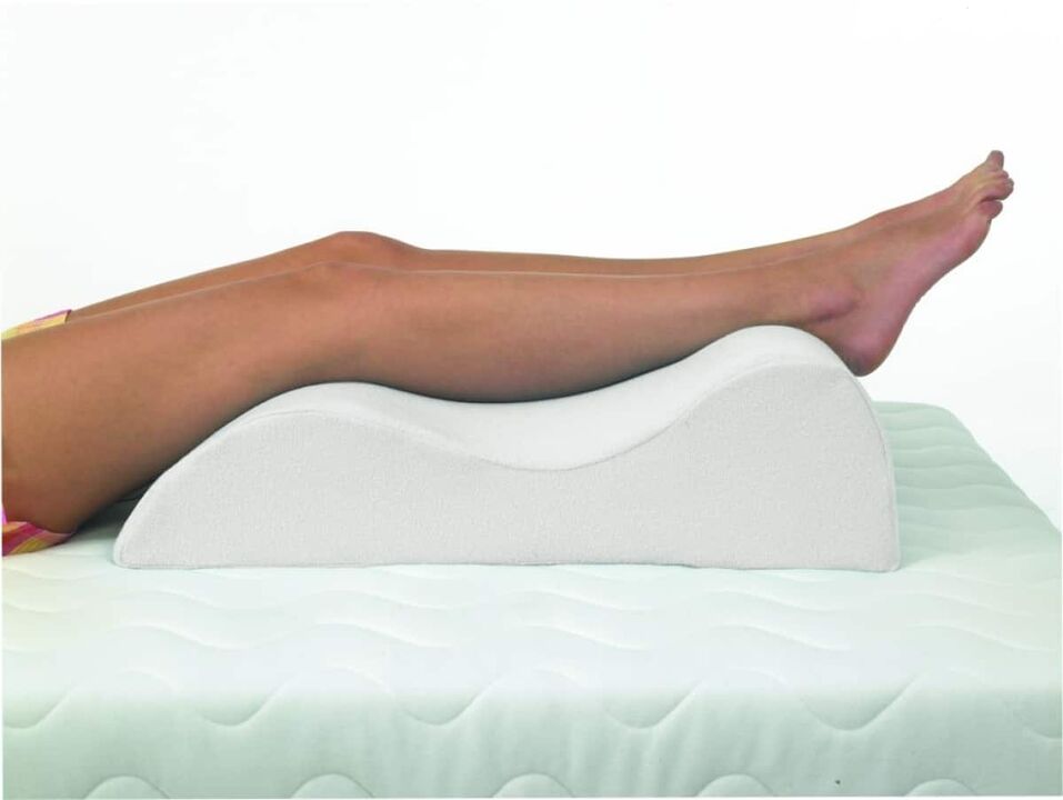 Orthopedic pillow to relieve symptoms of leg varicose veins